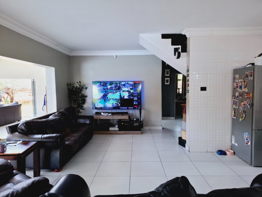 5 Bedroom Property for Sale in Rayton Free State